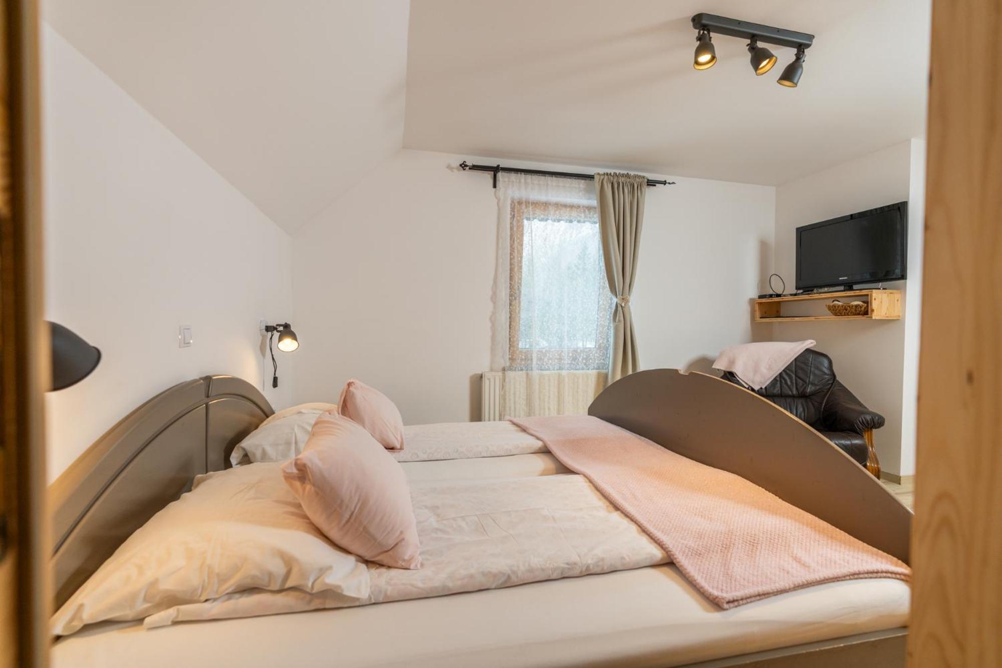 Hiša Erlah Hotel Bohinj Bagian luar foto